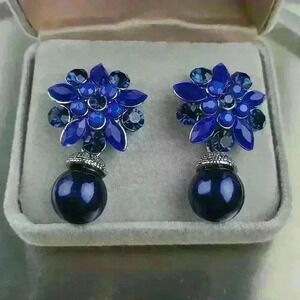 Vintage blue rhinestones with fuax pearl earrings